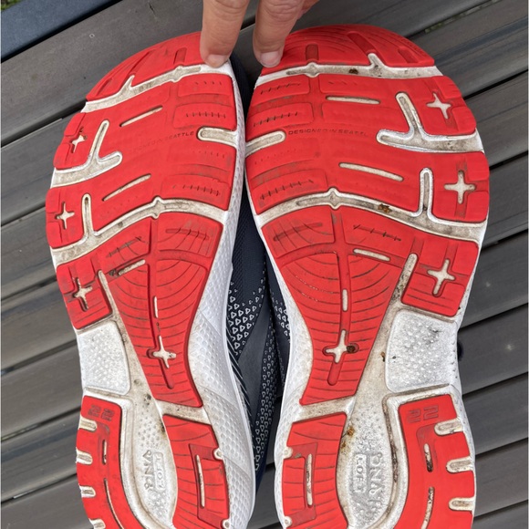 Brooks adrenaline running shoes size 11.5 men’s. - Picture 8 of 8